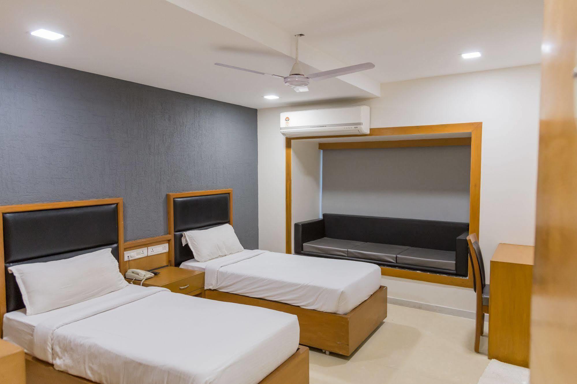 Hotel Ginger Ahmedabad Vastrapur Exterior foto