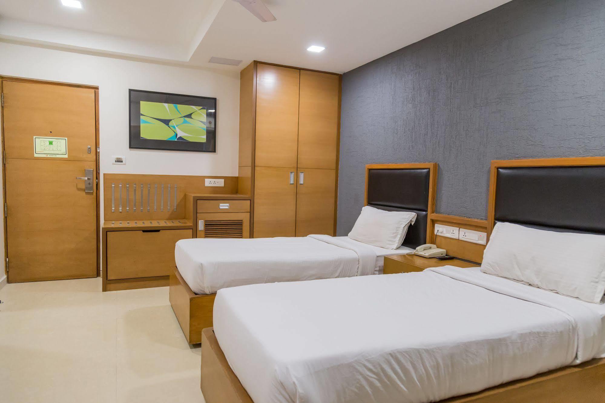 Hotel Ginger Ahmedabad Vastrapur Exterior foto